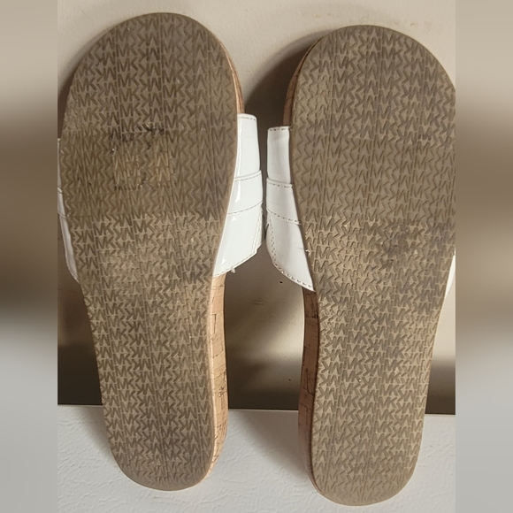 Michael Kors youth sandal - Picture 7 of 16